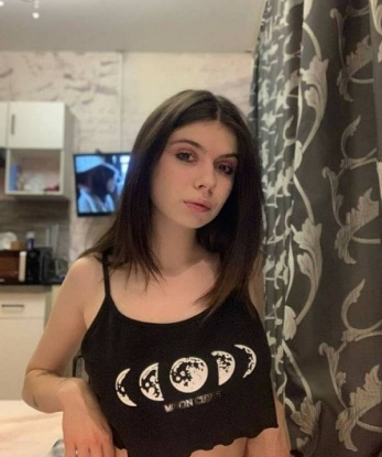 Хэлло, милый 😘 Я - та самая индивидуалка, которую ты давно искал... Страстная и ненасытная, я готова сделать тебе ночь незабываемой. 🌃 Я создам для тебя атмосферу расслабления, уютного комфорта и беззаботности. Забудь обо всем и доверься моим опытным рукам, которые прикоснутся к твоему телу с нежностью и страстью. 💆♀️
Мои услуги включают классический массаж, эротический массаж, французский делюкс и множество других интимных радостей. Я всегда открыта для экспериментов и новых приключений. Обещаю, ты не останешься равнодушным к моему мастерству и ярким моментам, которые мы проведем вместе. 😉💕
Но не верь только моим словам, посмотри своими глазами на мои фото, которые я люблю делиться с моими дорогими гостями. 📸 И не забудь прочитать отзывы о моей работе, чтобы убедиться в качестве и надежности моих услуг. 🌟
Готов исполнить твои самые сокровенные мечты? Тогда не теряй время, позвони мне прямо сейчас и договоримся о встрече в Москве. Не упущу возможность позаботиться о тебе и доставить тебе удовольствие, о котором ты давно мечтал. 💋💫 Оксана
